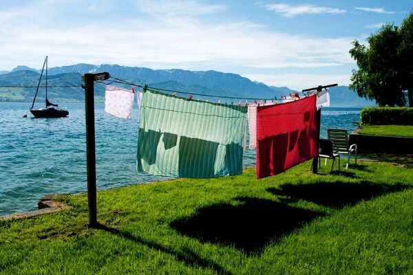 Cách diệt bọ chét trên chăn màn, trên giường hiệu quả hết 100% 1 Chăn màn sau khi giặt nóng cần phơi dưới ánh nắng mặt trời để diệt bọ chét
