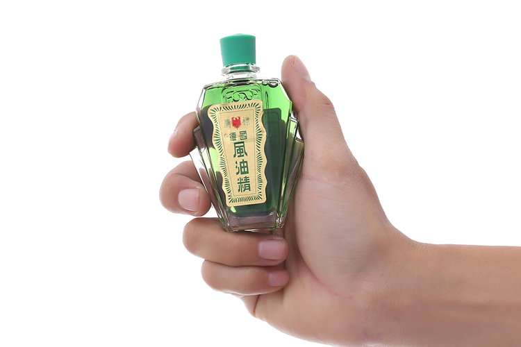 Cách đuổi ruồi bằng dầu gió đơn giản, hiệu quả ngay tại nhà 2 cach-duoi-ruoi-bang-dau-gio-03