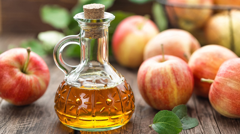 Cách diệt ruồi giấm đơn giản tại nhà - Ai cũng làm được! 2 Dùng bẫy giấm táo và nước rửa chén để diệt ruồi giấm
