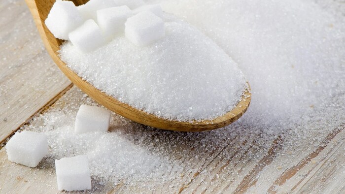 Đường kết hợp với baking soda là cách diệt kiến hiệu quả