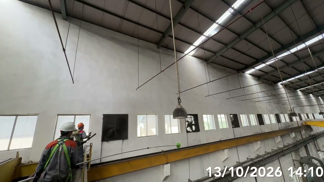 Thi công tổng vệ sinh mạng nhện quạt hút thông gió, cửa lấy sáng và kèo thép Zamil độ cao 16m-18m tại nhà máy KCN